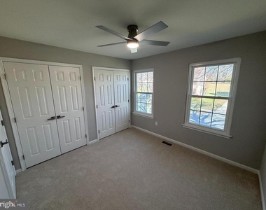 6111 Richmanor Terrace - Photo Thumbnail 6