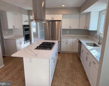 6111 Richmanor Terrace - Photo Thumbnail 3