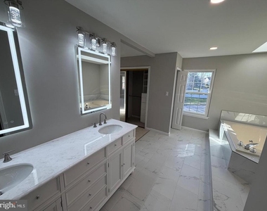 6111 Richmanor Terrace - Photo Thumbnail 23