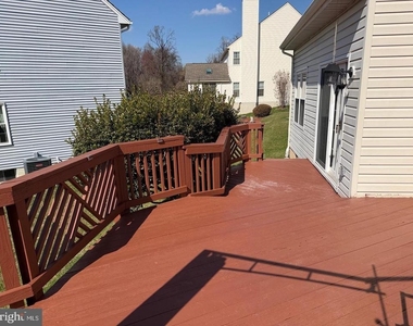 6111 Richmanor Terrace - Photo Thumbnail 7