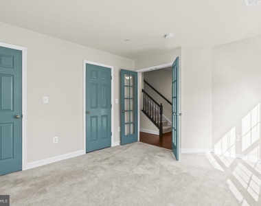 3030 Mia Lane - Photo Thumbnail 6