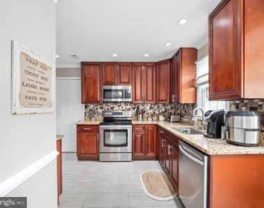 13908 Amberly Court - Photo Thumbnail 11