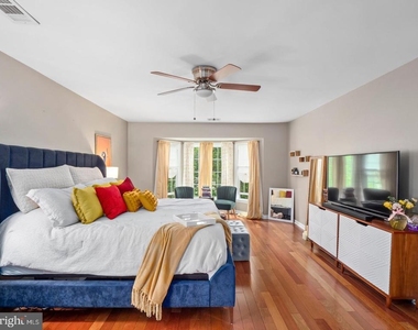 13908 Amberly Court - Photo Thumbnail 24