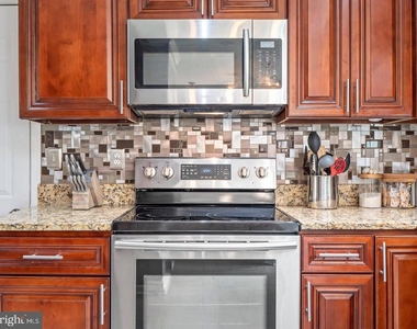 13908 Amberly Court - Photo Thumbnail 10