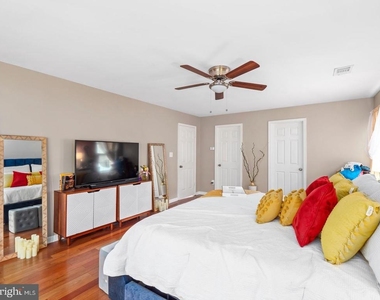 13908 Amberly Court - Photo Thumbnail 25