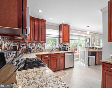 13908 Amberly Court - Photo Thumbnail 8