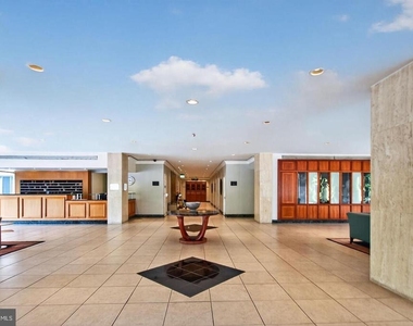 10401 Grosvenor Place - Photo Thumbnail 12