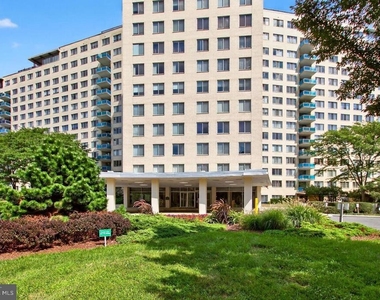 10401 Grosvenor Place - Photo Thumbnail 13