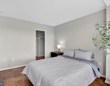 10401 Grosvenor Place - Photo Thumbnail 4