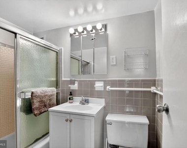 10401 Grosvenor Place - Photo Thumbnail 10