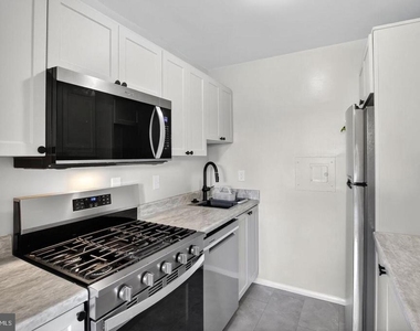 10401 Grosvenor Place - Photo Thumbnail 6