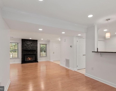 5801 Linden Square Court - Photo Thumbnail 5