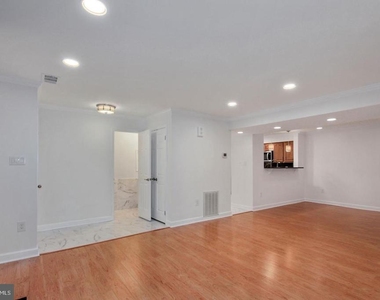 5801 Linden Square Court - Photo Thumbnail 3