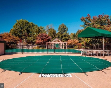 5801 Linden Square Court - Photo Thumbnail 25