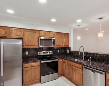 5801 Linden Square Court - Photo Thumbnail 7