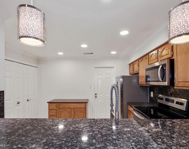 5801 Linden Square Court - Photo Thumbnail 8