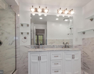 5801 Linden Square Court - Photo Thumbnail 15