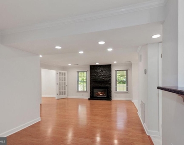 5801 Linden Square Court - Photo Thumbnail 6