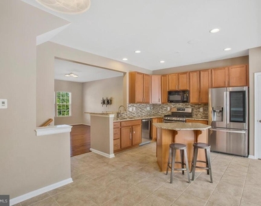 9612 Hammonds Overlook Court - Photo Thumbnail 15