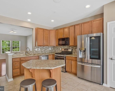 9612 Hammonds Overlook Court - Photo Thumbnail 12
