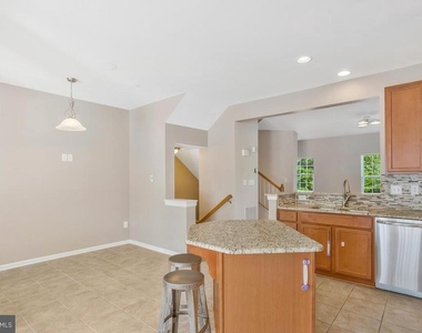 9612 Hammonds Overlook Court - Photo Thumbnail 13