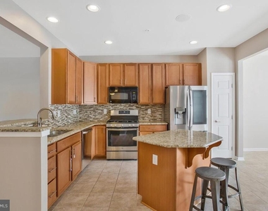 9612 Hammonds Overlook Court - Photo Thumbnail 18