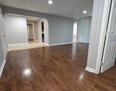 8727 Hayshed Lane - Photo Thumbnail 10