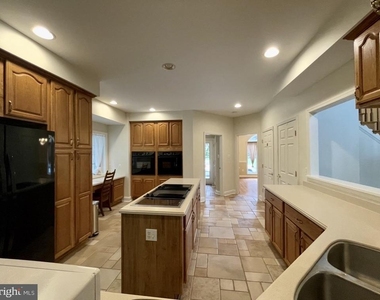 13385 Forsythe Road - Photo Thumbnail 9