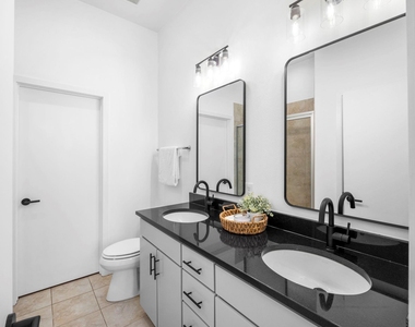 1702 S Lamar Blvd - Photo Thumbnail 9