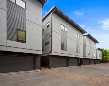 1702 S Lamar Blvd - Photo Thumbnail 13