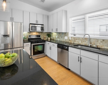 1702 S Lamar Blvd - Photo Thumbnail 4