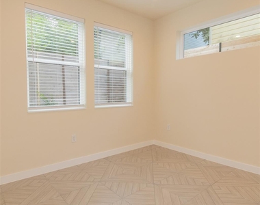 1012 W Milton St - Photo Thumbnail 4