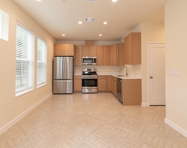1012 W Milton St - Photo Thumbnail 2