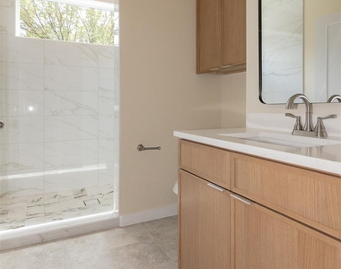 1012 W Milton St - Photo Thumbnail 12