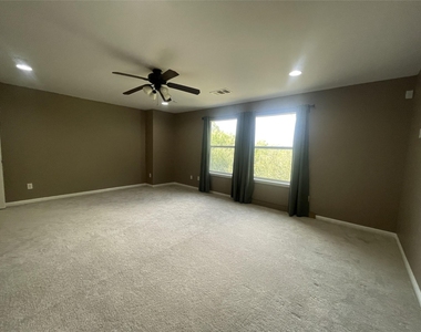 4323 Angelico Ln - Photo Thumbnail 27