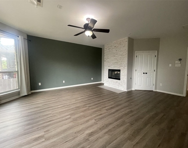 4323 Angelico Ln - Photo Thumbnail 13