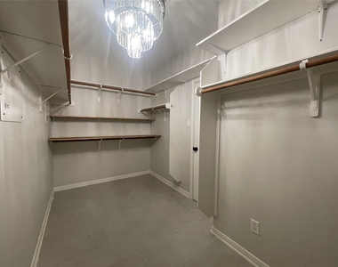 4323 Angelico Ln - Photo Thumbnail 17