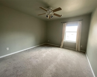 4323 Angelico Ln - Photo Thumbnail 28