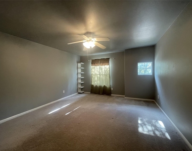 4323 Angelico Ln - Photo Thumbnail 19