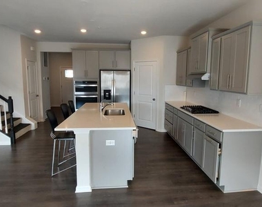5767 Haller Place - Photo Thumbnail 6