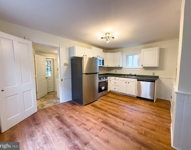 213 W B Street - Photo Thumbnail 8