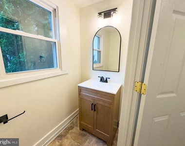 213 W B Street - Photo Thumbnail 12