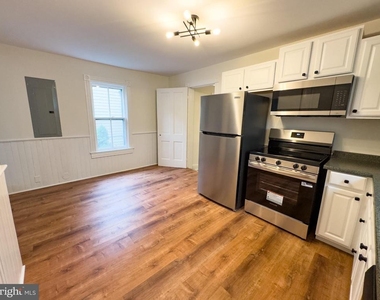 213 W B Street - Photo Thumbnail 9