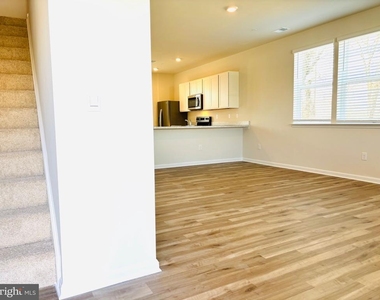 131 Riverwalk Terrace - Photo Thumbnail 5