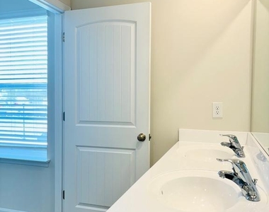 131 Riverwalk Terrace - Photo Thumbnail 16