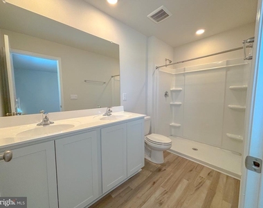 131 Riverwalk Terrace - Photo Thumbnail 15