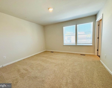 131 Riverwalk Terrace - Photo Thumbnail 11