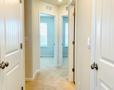 131 Riverwalk Terrace - Photo Thumbnail 8