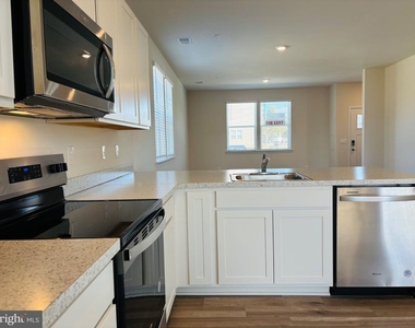 131 Riverwalk Terrace - Photo Thumbnail 3
