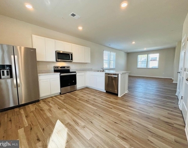 131 Riverwalk Terrace - Photo Thumbnail 2